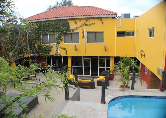 Altamont West Hotel